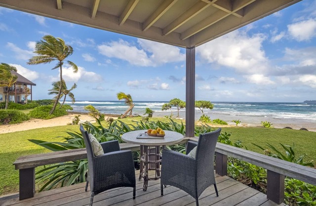 A 10 pasos de la arena, frente a la playa de la colonia Hanalei en Haena, privada y romántica.