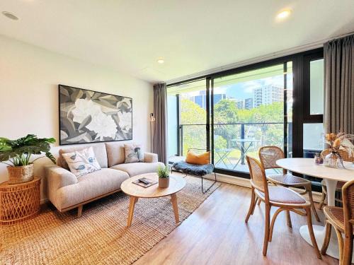 Incredible Park & SkyTower View - Free Parking & AC