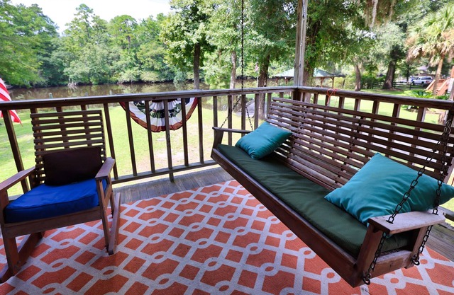Incredible Riverfront Home + boat ramp + swimming
