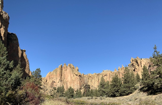 Incredible View Huge Home + JACUZZI on Crooked River Canyon Rim near Smith Rock