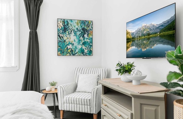 Incredible Villa On Bealey Ave - Sleeps Up To 33