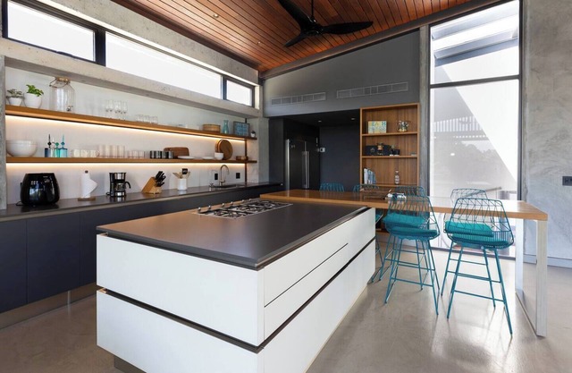 Villa de 4 dormitorios y 4,5 baños con un diseño futurista e indulgente / cerca de la playa
