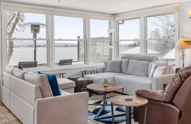 Incredible water view with canoe/kayaks, sleeps 14