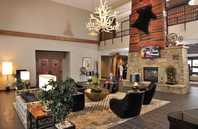 Independence Modern Lodge Retreat: Heated Pool & Whiskey Bar | 3 Units