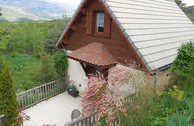 Chalet independiente rodeado de naturaleza