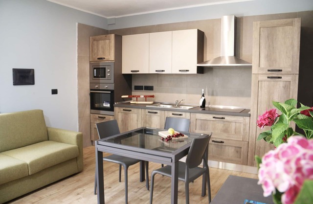 Apartamento independiente Cherry en casa de vacaciones con jardín y barbacoa.