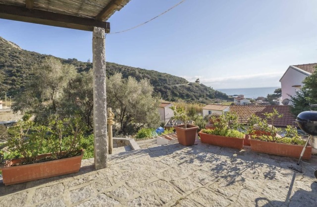 Independent cottage with sea view patio 300 meters from the beach of Pomonte