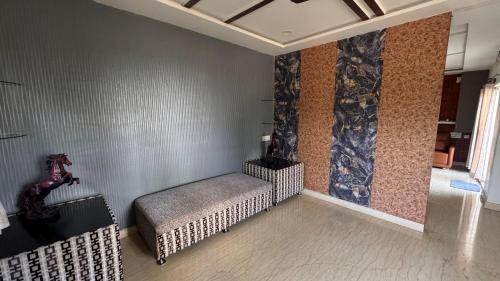 Independent flat kompally