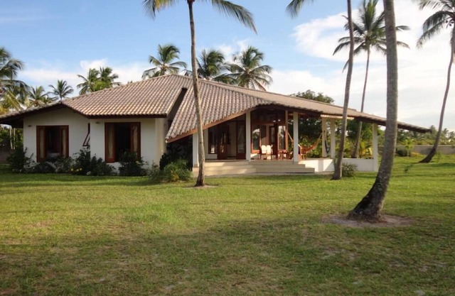 casa independiente en una residencia privada con piscina y acceso directo a la playa