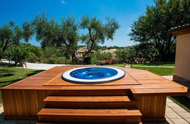 Casa independiente con piscina SPA en el corazón de la región de Marche, a un paso del mar.