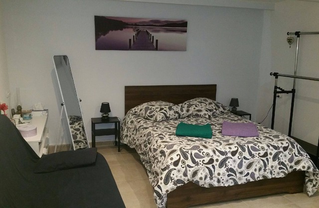 Vivienda independiente, jardín privado y estacionamiento