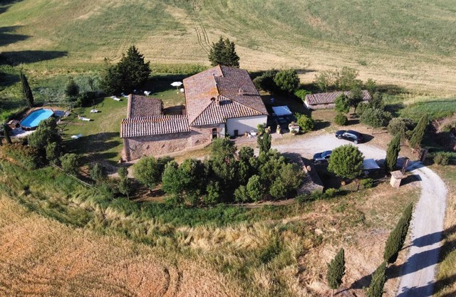CHALET INDEPENDIENTE CON PISCINA EN EL CORAZÓN DE TOSCANA