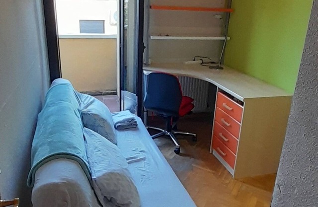 Habitación independiente en casa compartida en Pinto