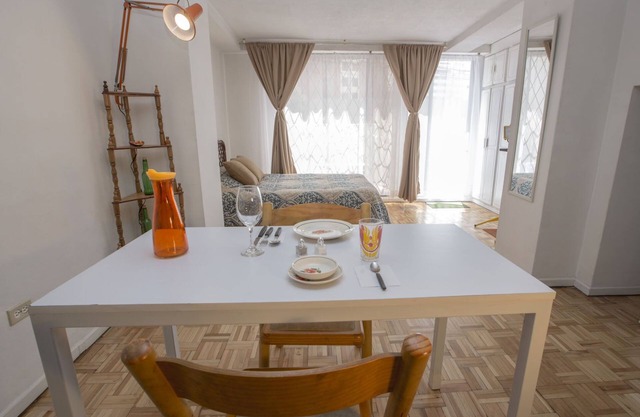 Loft espacioso independiente con terraza privada en La Mariscal Alta Quito