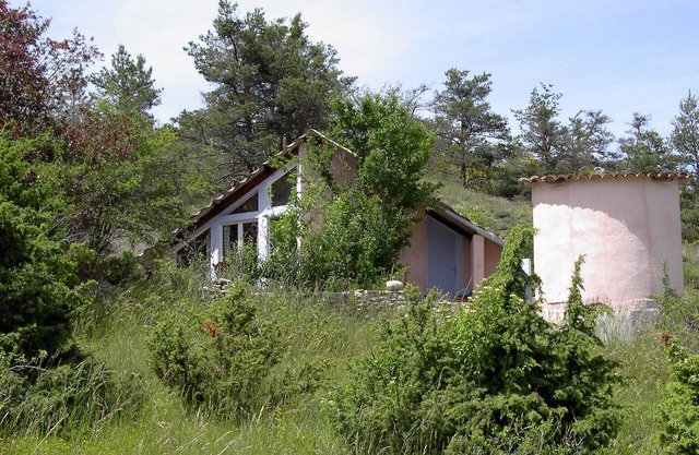 Casa inusual independiente, tranquila, campo en especie, 2 personas.