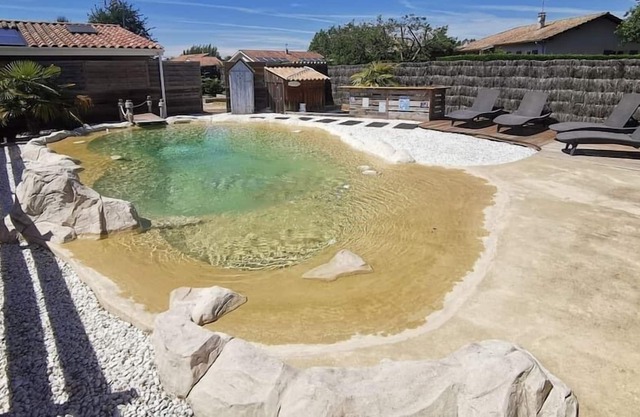 Independent villa and lodge/10 people - Swimming pool