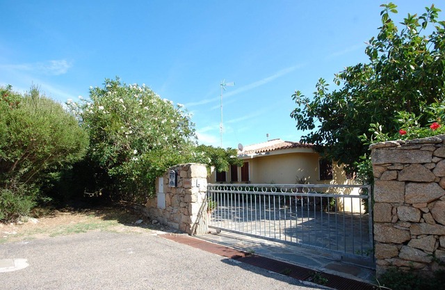 Independent villa with 4 bedrooms, 2 bathrooms, veranda, sea view (Villa Turchese)