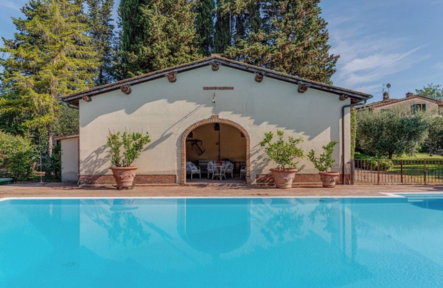 Villa independiente con piscina y jardín inmerso en las colinas de la Toscana.
