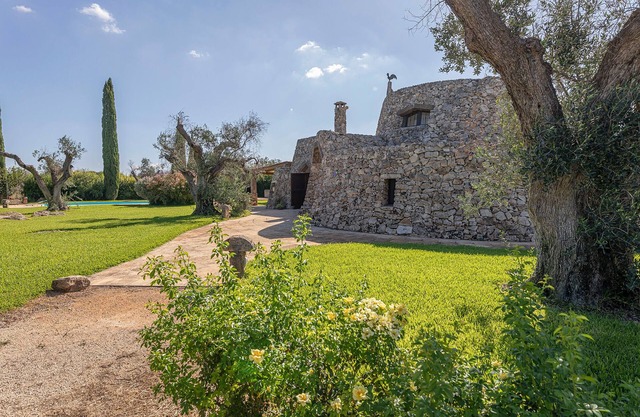 Villa independiente con piscina privada.