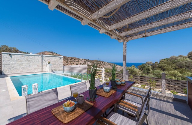 Villa con vistas al mar "INDER" con piscina privada.