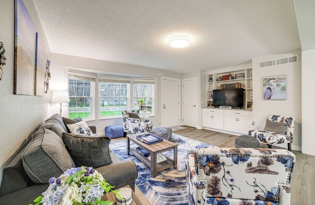 Indiana Dunes Home w/ Gas Grill: 1 Mi to Beach!