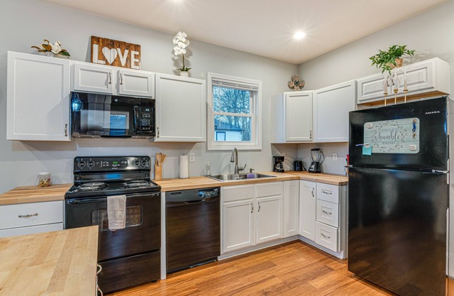 Indianapolis Home w/ Fire Pit: 3 Mi to Downtown!