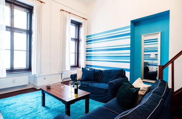 Indigo Apartment With Free Parking