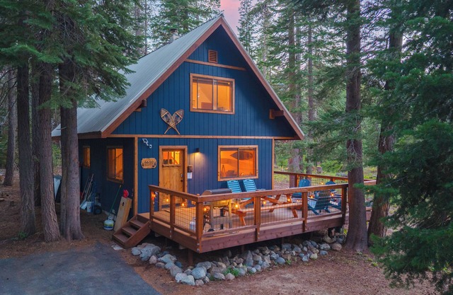 Indigo Owl by AvantStay | Cabin w/ Firepit | Minutes to Lake & Slopes