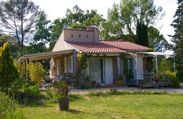 CHALET con PISCINA ECOLÓGICA En la tierra
