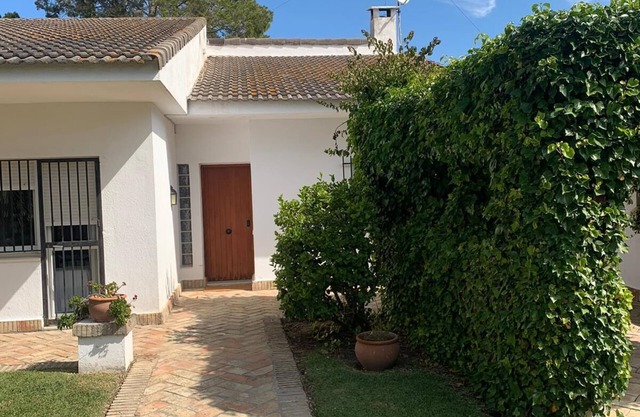 Chalet individual en Urb. Roche cerca de estupenda playa.WIFI
