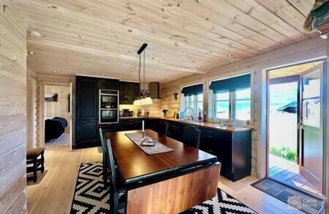 Indoor hot tub, views & nature, cosy family cabin