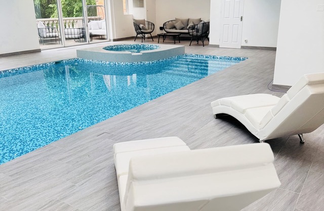 Hydrotherapy Pool & Therapy Spa