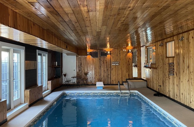 Indoor Pool Oasis -3 bedrooms (Mermaid not included)