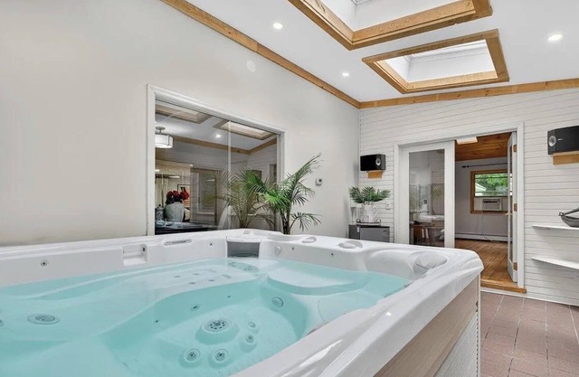 Indoor Salt water Spa for long or short stays