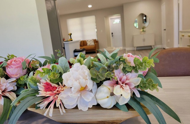 Indulge in Florida's finest living! A dream awaits you in this beautiful home.