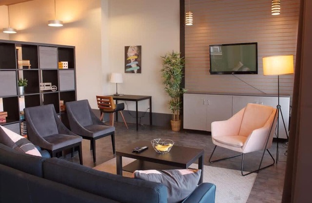 Industrial Chic Studio, Unit B