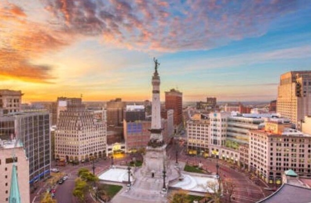 Indy Monument Circle Dream 1BR in Cozysuites