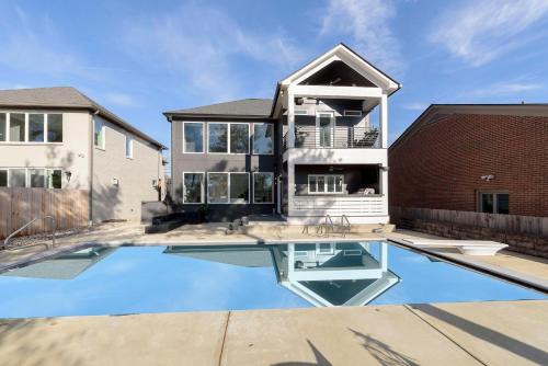 Indy Pool Home