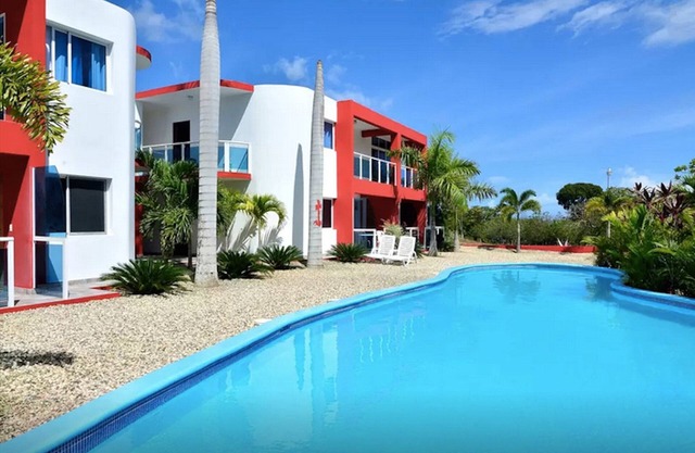 Condominio económico para huéspedes, con piscina e Internet, en el centro de Sosua