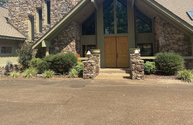 Infamous beauty at Stone Pebble Place!