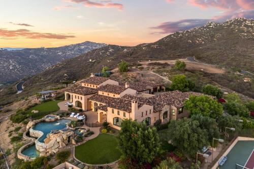 Infinity Pool Theater Pickleball 360 Views Near Lake Poway Sunset Point Estate by AvantStay