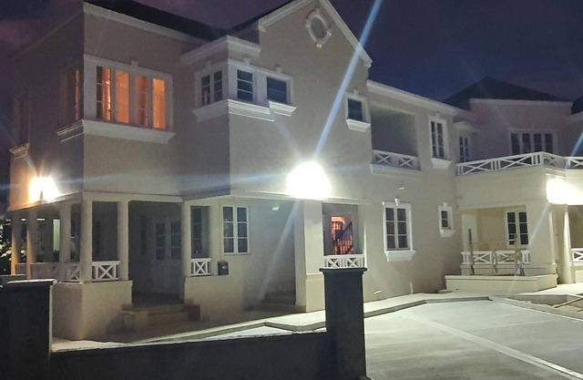 Infinity Townhomes, Charming 3-bedroom, 3.5 bathroom townhouse, AC, fitness room
