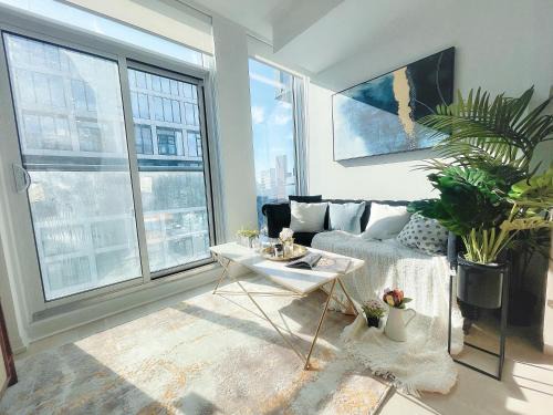 INFIVILLA Duplex Penthouse Suites Skyline Lake View Downtown Toronto