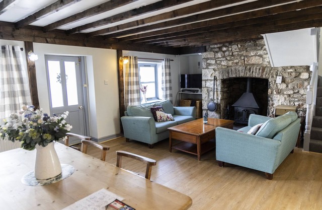 Inglenook Cottage near Porthcawl Town and Beaches