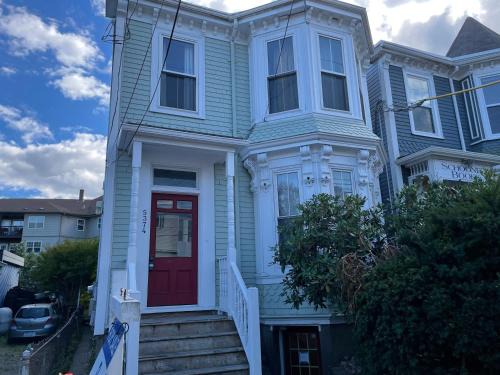 Inglis Heritage Cozy 2-Bedroom near Waterfront & Dining, Unit D