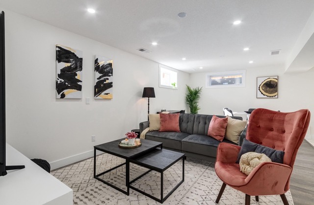 "Inky & Rose" Stylish Two Bedroom Lower Suite