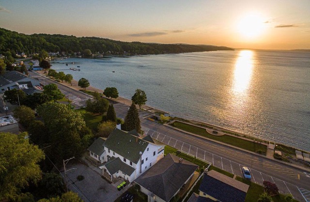 Inn at Beulah Beach on Crystal Lake