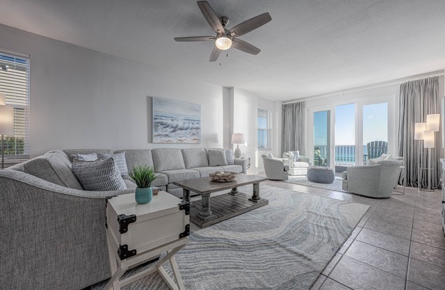 The Inn At Crystal Beach # 301: 3 BR / 3 BA condo en Destin, capacidad para 10