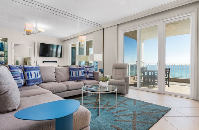 The Inn At Crystal Beach # 405: 3 BR / 3 BA condo en Destin, capacidad para 8