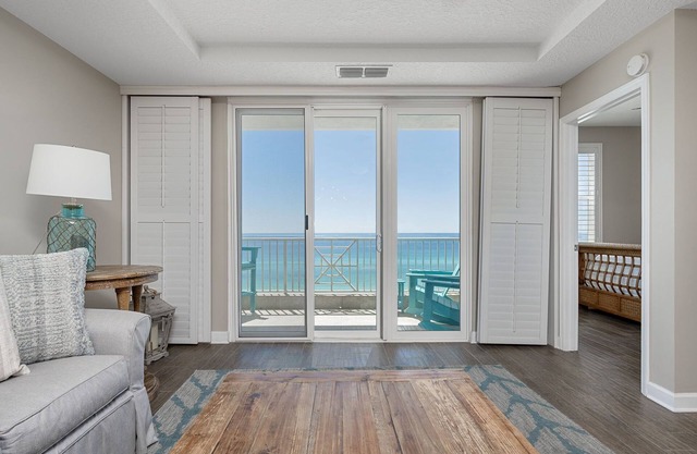 The Inn At Crystal Beach # 702: condominio de 4 dormitorios / 4 baños en Destin, capacidad para 12